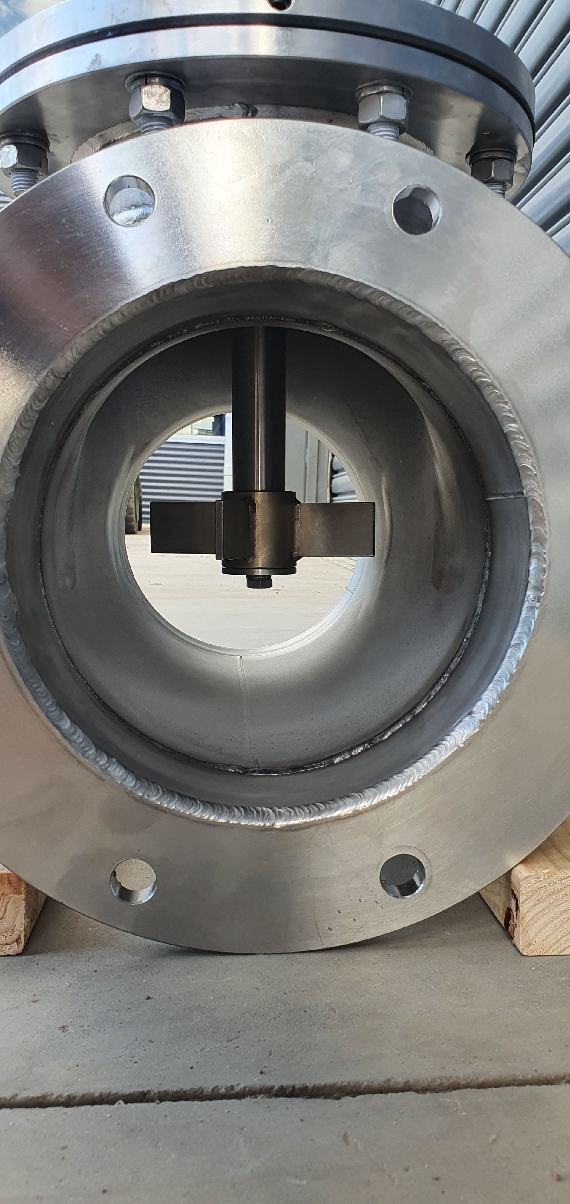 Dynamic mixers feature different types of impellers suitable for turbulent mixing and evenly dispersing chemicals through the system. Radial flow impeller.