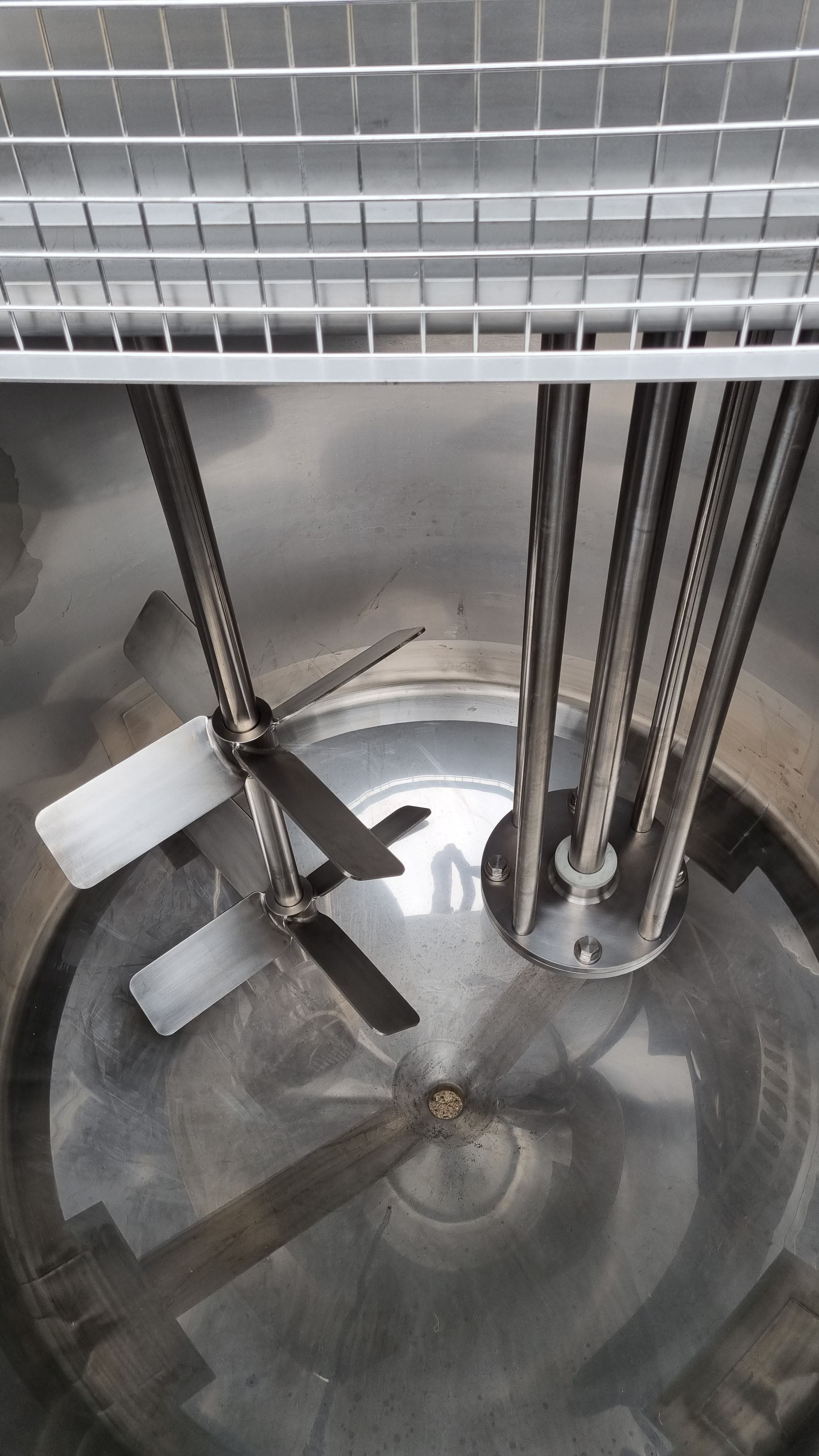 Emulsifier designed to attach to the top of your tank. Effective high shear homogenizer or emulsification machine.