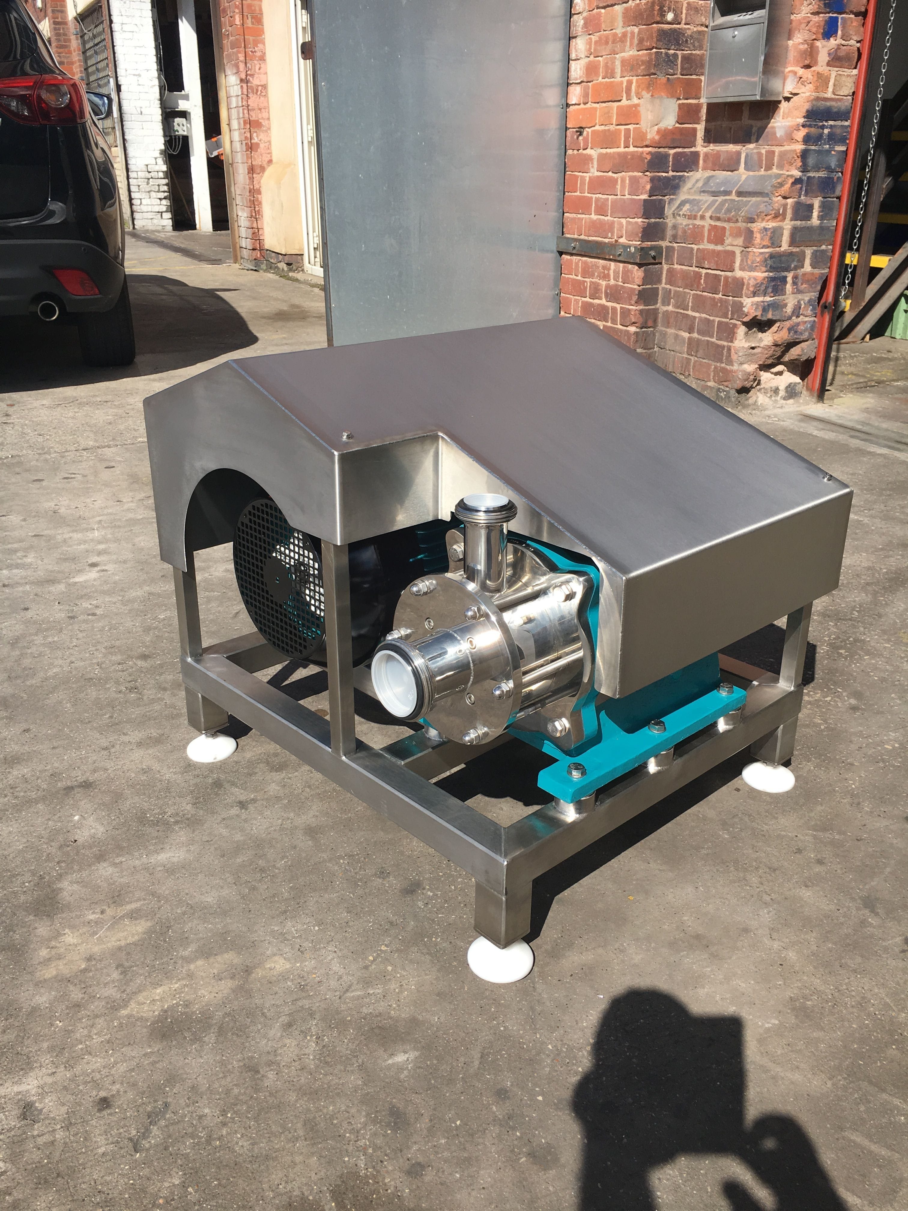 Highly efficient mixers used
throughout the food processing, paint production, petrochemical and cosmetic industries.